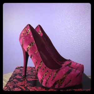 Pink pumps